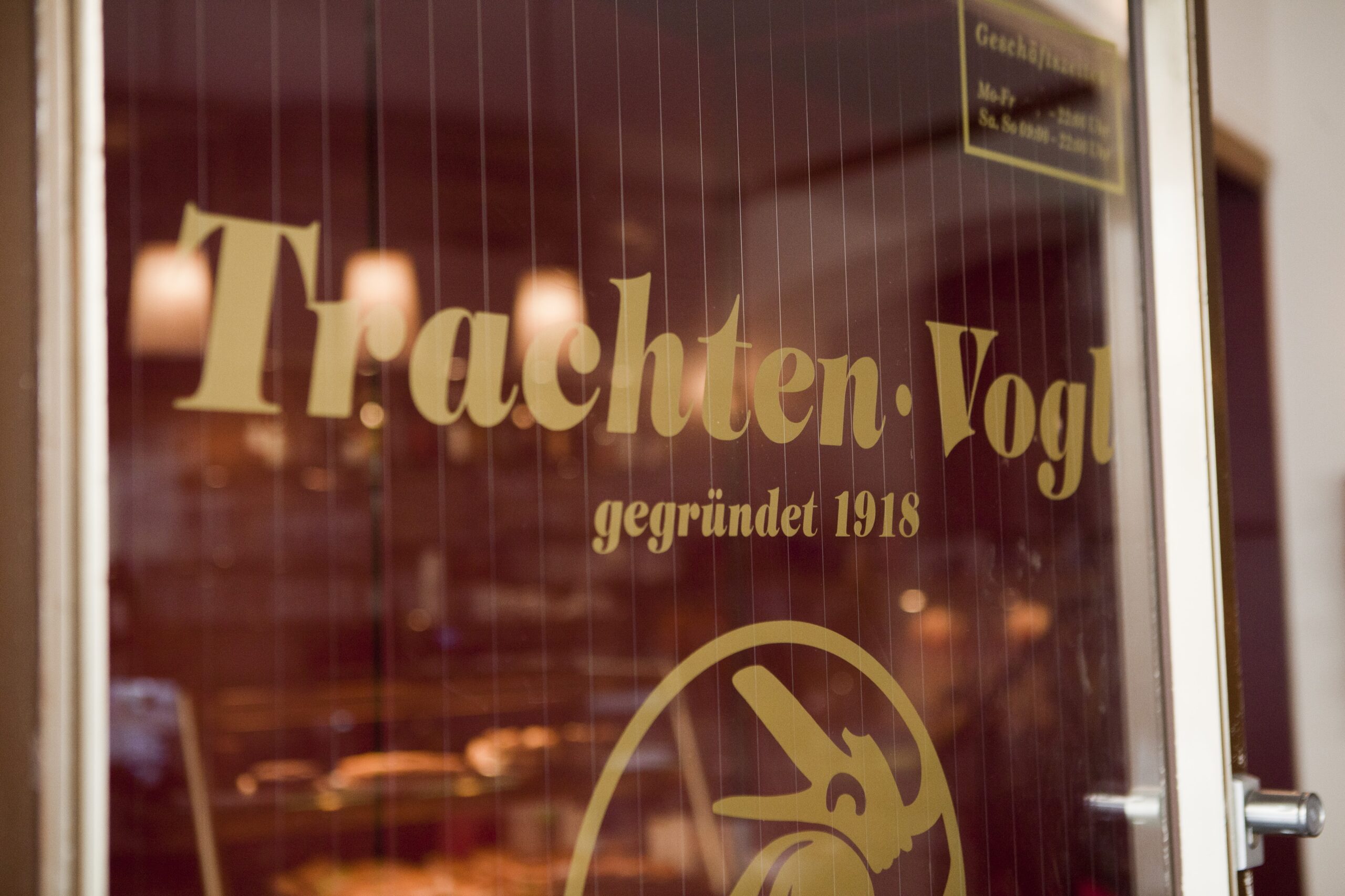 Trachtenvogl Ladentür